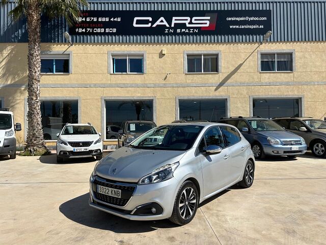 PEUGEOT 208 ALLURE 1.2 E-THP AUTO SPANISH LHD IN SPAIN 71000 MILES SUPERB 2018